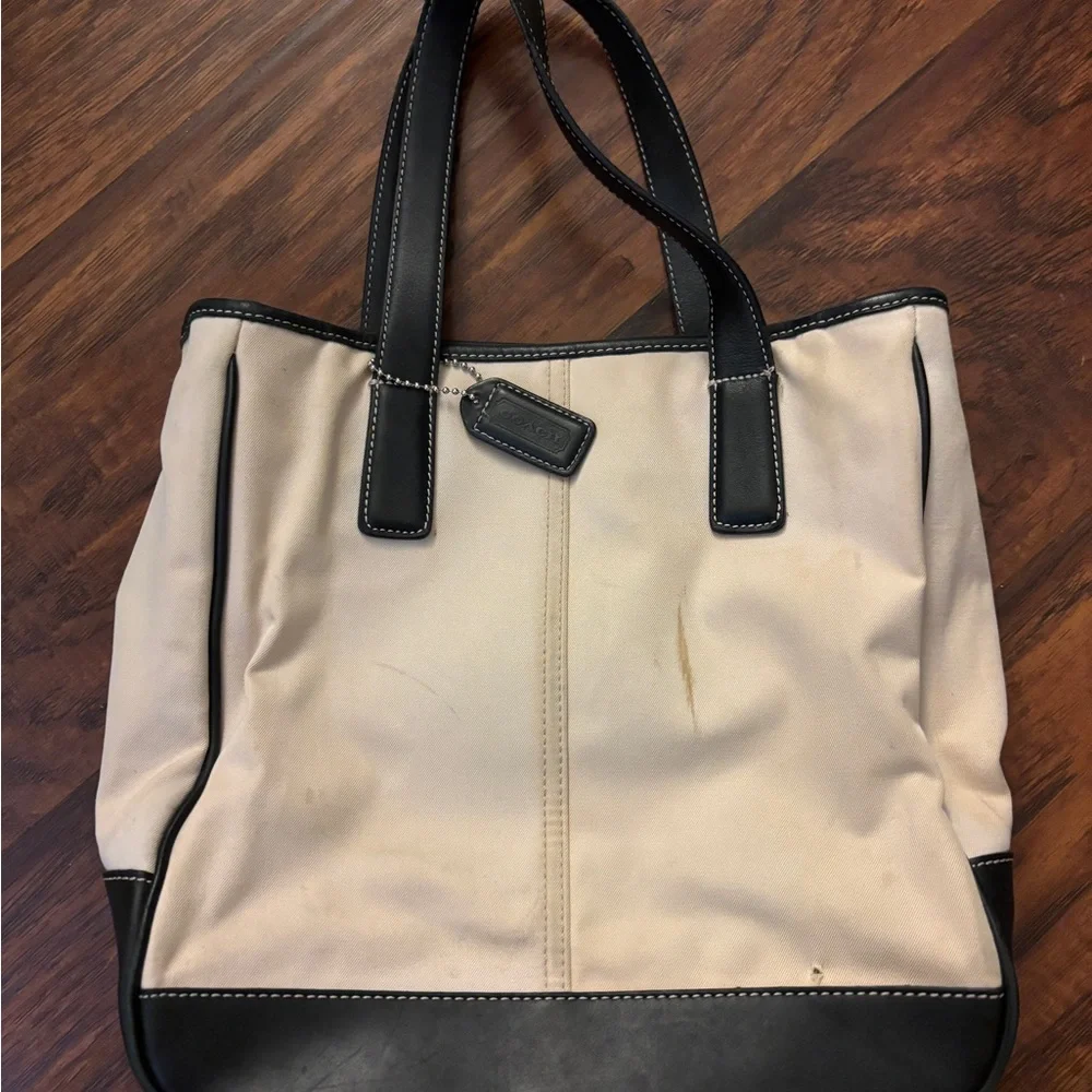 Elegant Black and Cream Tote Bag with Leather Accents - Picture 1 of 5